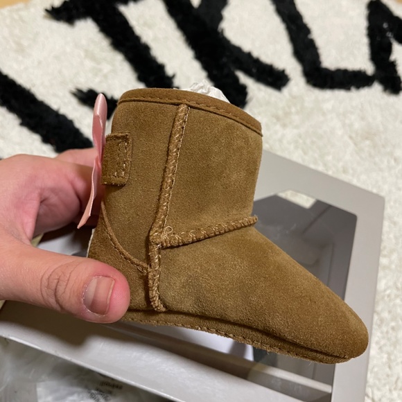 Baby girl UGGS size 0/1 Jesse bow II - Picture 2 of 5